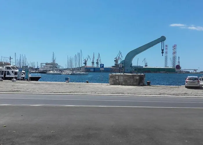 Arenastreet Next To The Amphitheater