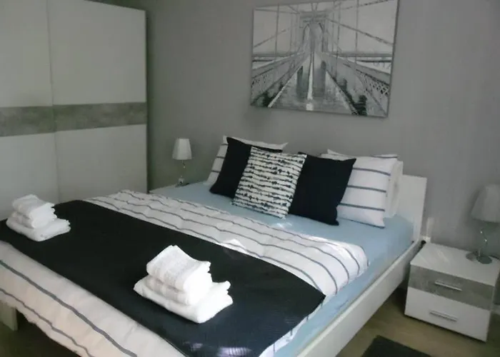 Arenastreet Next To The Amphitheater *