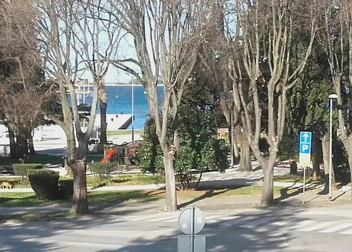Arenastreet Next To The Amphitheater *